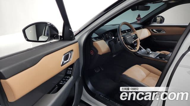 Land Rover Range Rover Velar 2025 — Фото 10/20