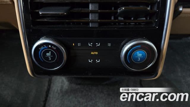 Land Rover Range Rover 2025 — ფოტო 18/20