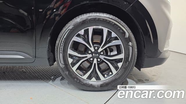 Kia Carnival 2021 — ფოტო 5/20