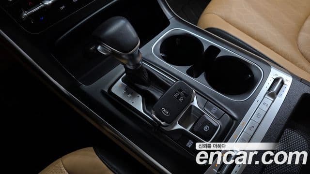 Kia Carnival 2021 — ფოტო 9/20