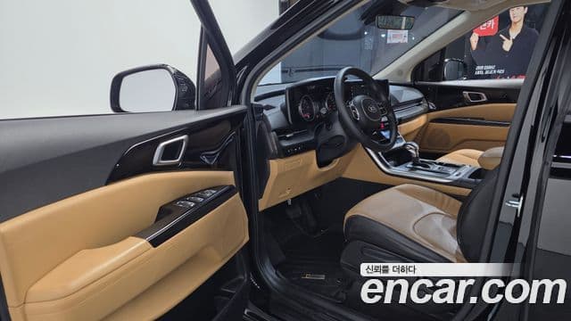 Kia Carnival 2021 — ფოტო 10/20