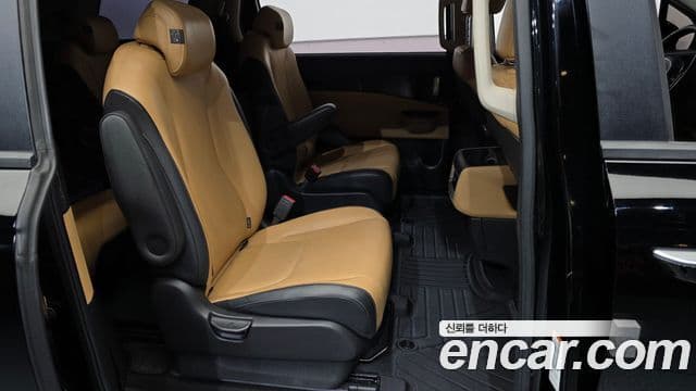 Kia Carnival 2021 — ფოტო 12/20