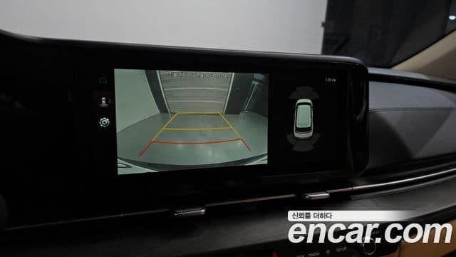 Kia Carnival 2021 — ფოტო 16/20