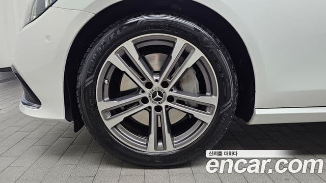 Mercedes-Benz E-Class 2021 — ფოტო 12/20