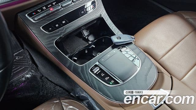 Mercedes-Benz E-Class 2021 — ფოტო 1/20