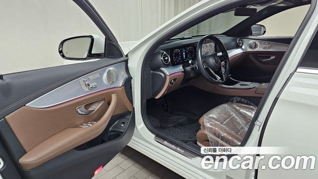 Mercedes-Benz E-Class 2021 — ფოტო 2/20