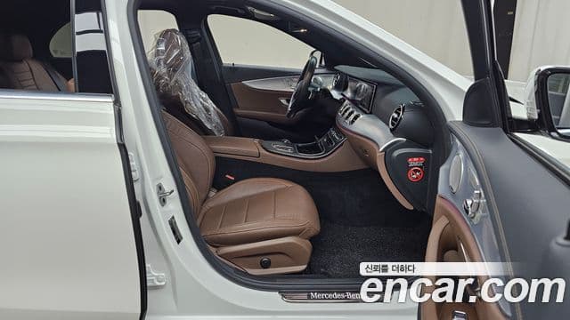 Mercedes-Benz E-Class 2021 — ფოტო 11/20