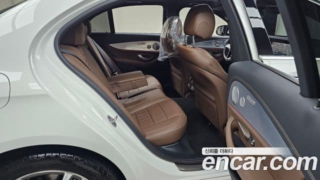 Mercedes-Benz E-Class 2021 — ფოტო 16/20