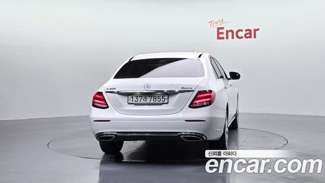 Mercedes-Benz E-Class 2020 — ფოტო 4/20