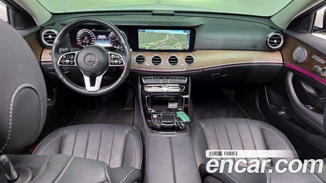 Mercedes-Benz E-Class 2020 — ფოტო 7/20