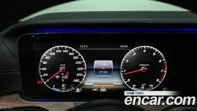 Mercedes-Benz E-Class 2020 — ფოტო 8/20
