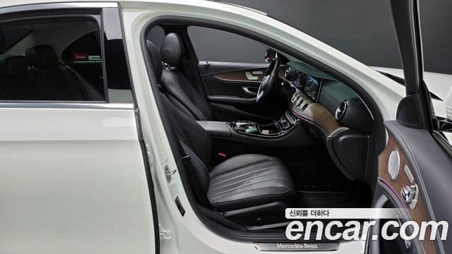 Mercedes-Benz E-Class 2020 — ფოტო 10/20