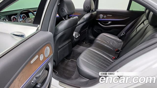 Mercedes-Benz E-Class 2020 — ფოტო 12/20