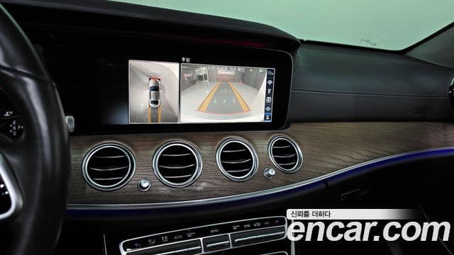 Mercedes-Benz E-Class 2020 — ფოტო 15/20
