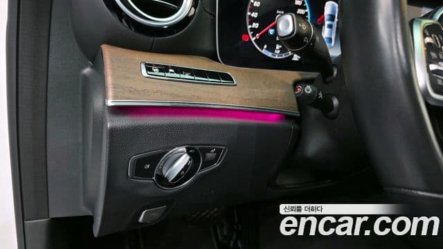 Mercedes-Benz E-Class 2020 — ფოტო 16/20