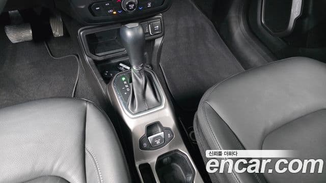 Jeep Renegade 2022 — Şəkil 9/20