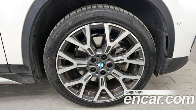 BMW X1 2022 — ფოტო 5/20
