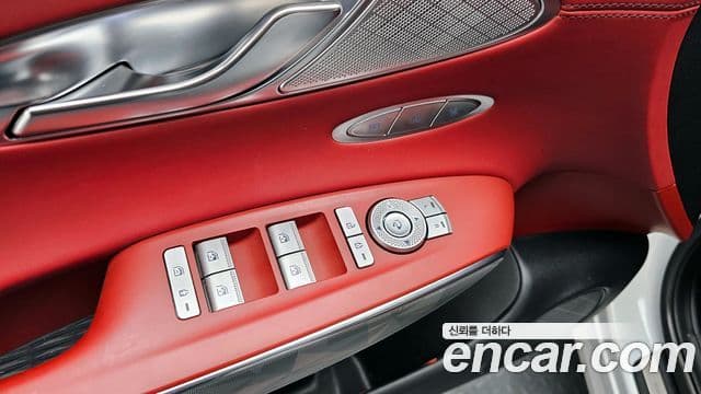 Genesis GV70 2021 — ფოტო 14/20