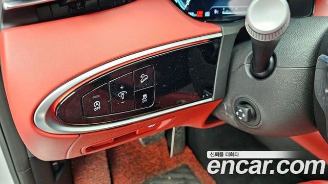 Genesis GV70 2021 — ფოტო 15/20