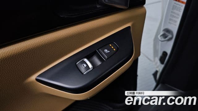 Kia Carnival 2023 — Фото 17/20