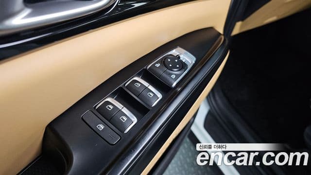 Kia Carnival 2023 — Фото 18/20