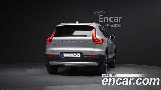 Volvo XC40 2024 — ფოტო 4/20