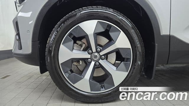 Volvo XC40 2024 — ფოტო 5/20