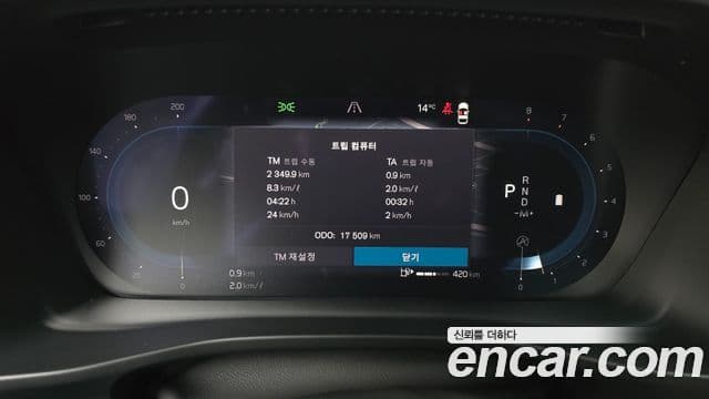 Volvo XC40 2024 — ფოტო 8/20