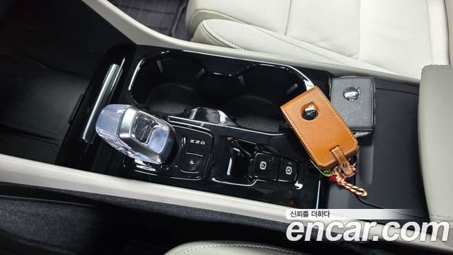 Volvo XC40 2024 — ფოტო 9/20
