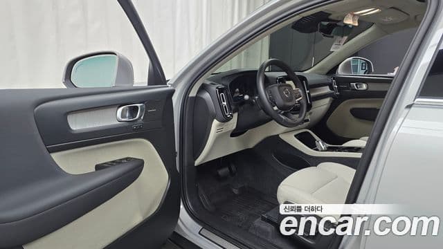 Volvo XC40 2024 — ფოტო 10/20