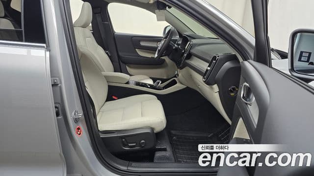Volvo XC40 2024 — ფოტო 11/20