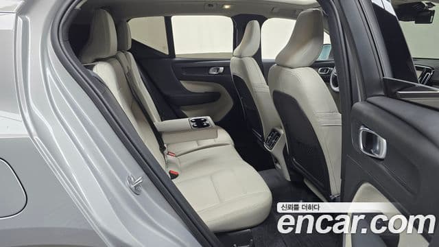 Volvo XC40 2024 — ფოტო 12/20