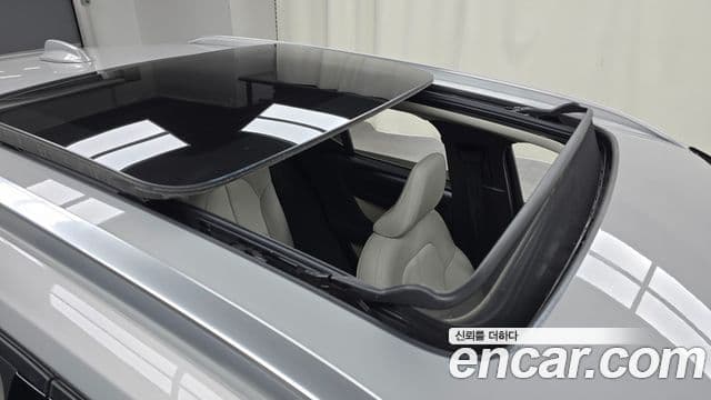 Volvo XC40 2024 — ფოტო 18/20