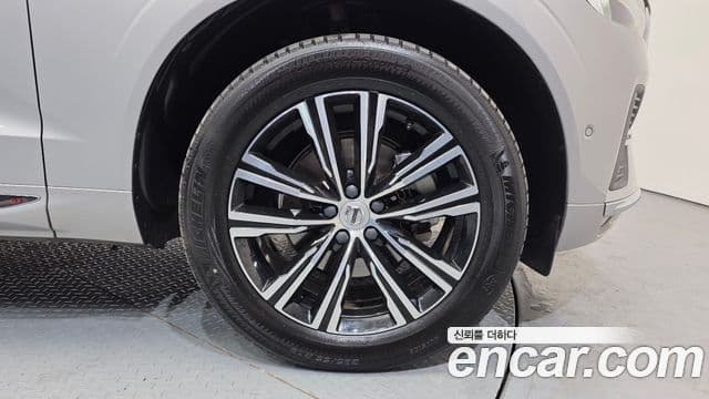 Volvo XC60 2022 — Photo 10/20