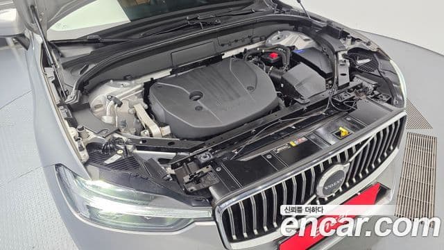 Volvo XC60 2022 — Photo 2/20