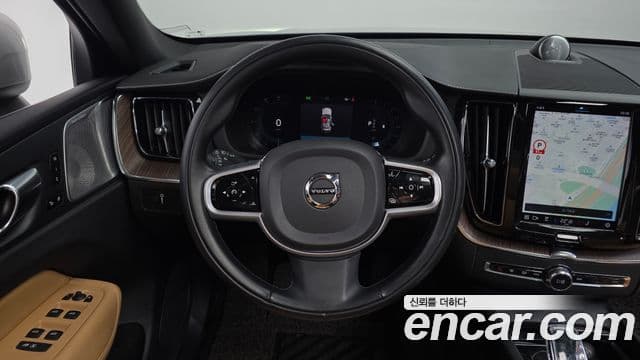 Volvo XC60 2022 — Photo 8/20