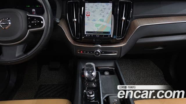 Volvo XC60 2022 — Photo 15/20