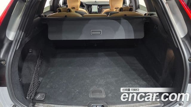 Volvo XC60 2022 — Photo 16/20