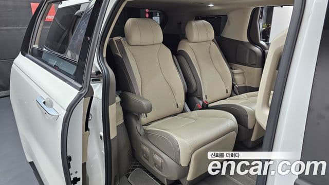 Kia Carnival 2021 — Фото 12/20