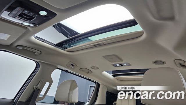 Kia Carnival 2021 — Фото 19/20