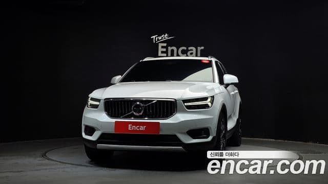 Volvo XC40 2021 — ფოტო 3/20