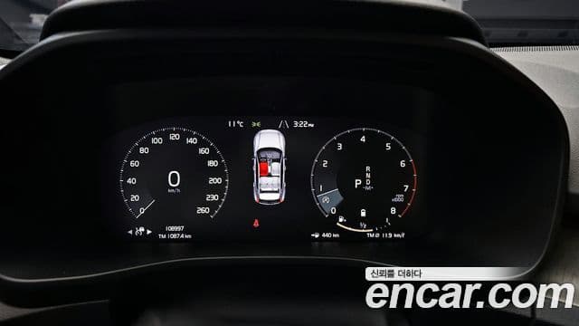Volvo XC40 2021 — ფოტო 8/20