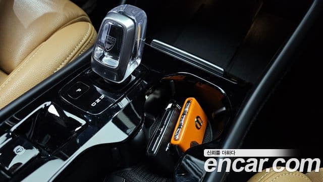Volvo XC40 2021 — ფოტო 9/20