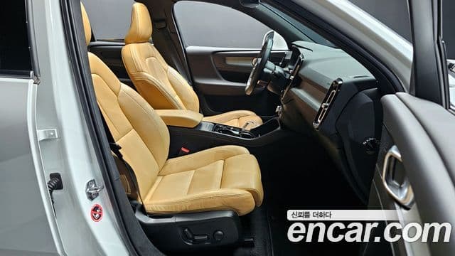 Volvo XC40 2021 — ფოტო 10/20
