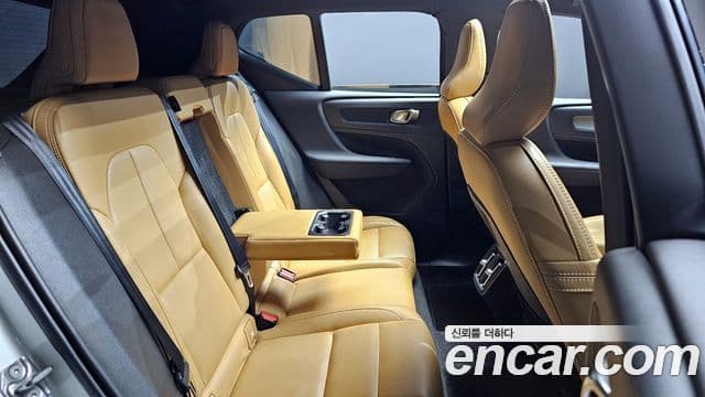 Volvo XC40 2021 — ფოტო 12/20