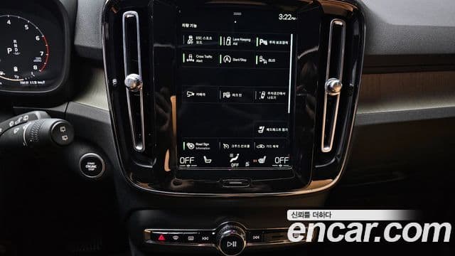Volvo XC40 2021 — ფოტო 14/20