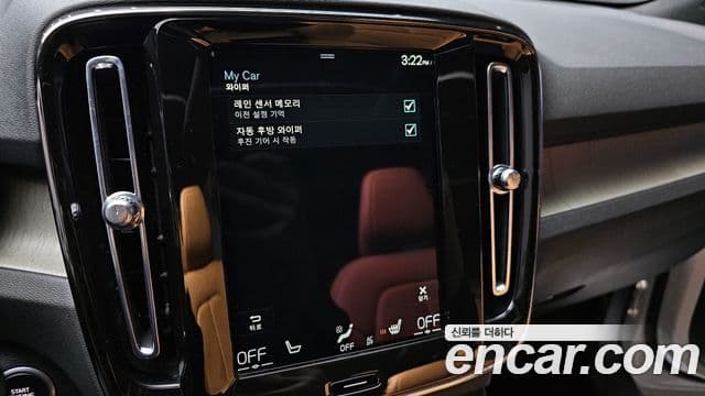 Volvo XC40 2021 — ფოტო 17/20