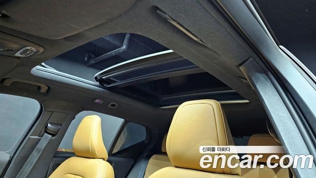 Volvo XC40 2021 — ფოტო 19/20