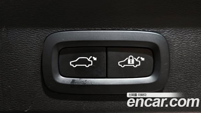 Volvo XC40 2021 — ფოტო 20/20