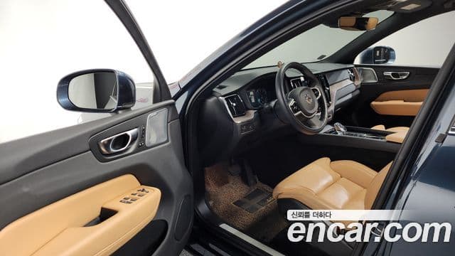 Volvo XC60 2021 — Şəkil 10/20